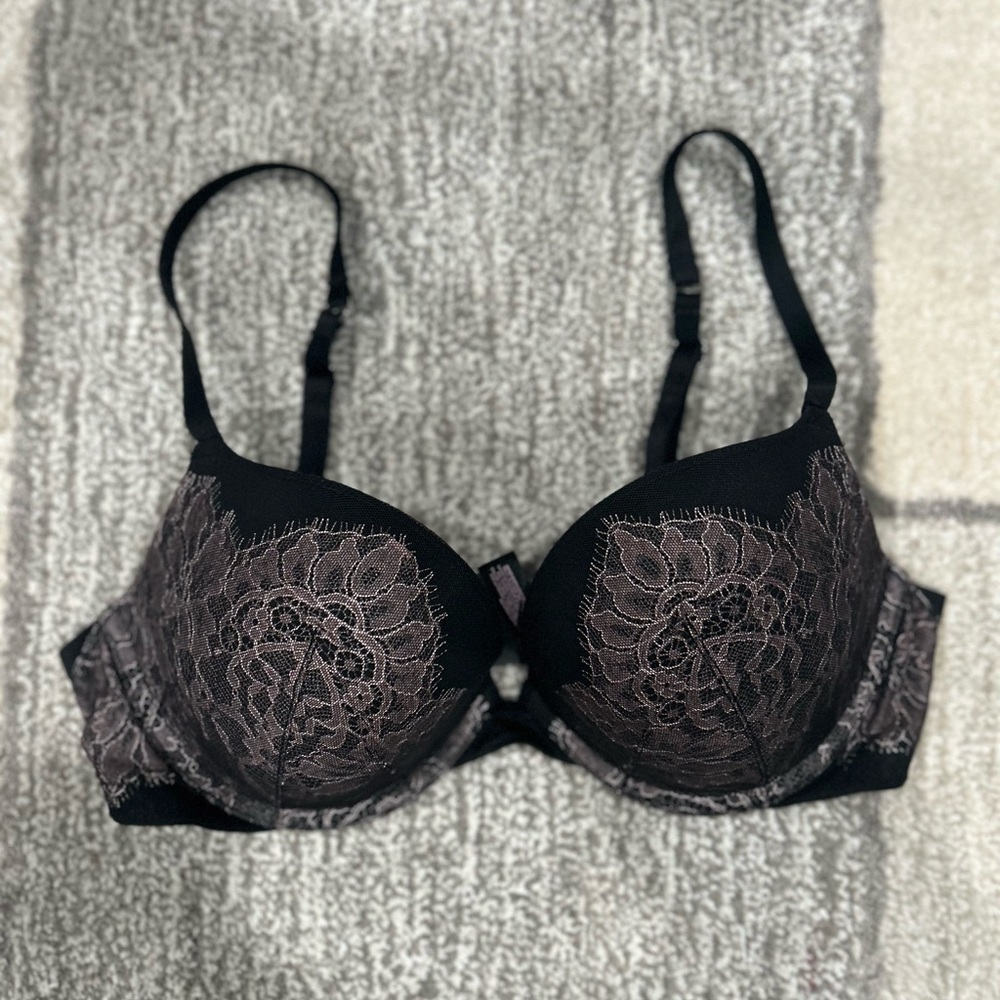 🩶💜Victoria's Secret 🩶💜Black Push up Underwire Bra with Textured Cups